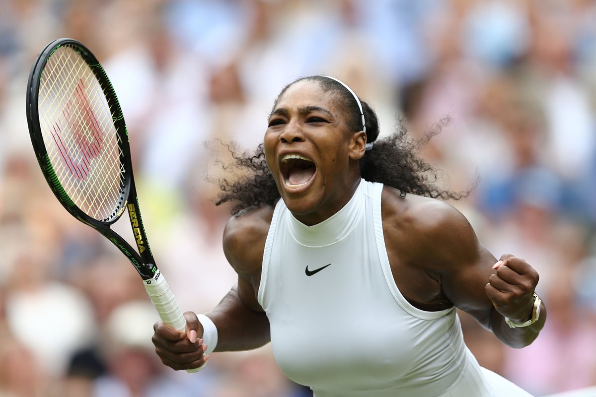 Serena Williams festeja durante el partido de la final de Wimbledon. (Foto Prensa Libre: AFP)