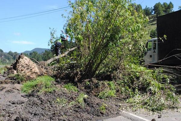 Derrumbe en el kilómetro 193 de la ruta Interamericana, San Francisco El Alto. (Foto Prensa Libre: Édgar Domínguez)<br _mce_bogus="1"/>