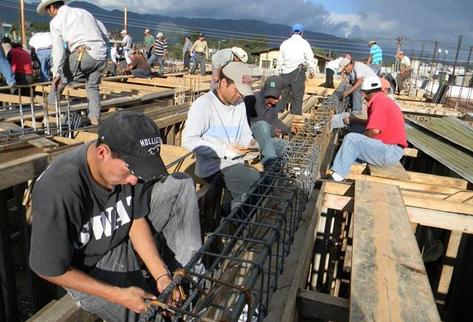 La construcción es una de las actividades productivas que durante el 2014 registran recuperación, según el banco central. (Foto Prensa Libre: Hemeroteca PL)