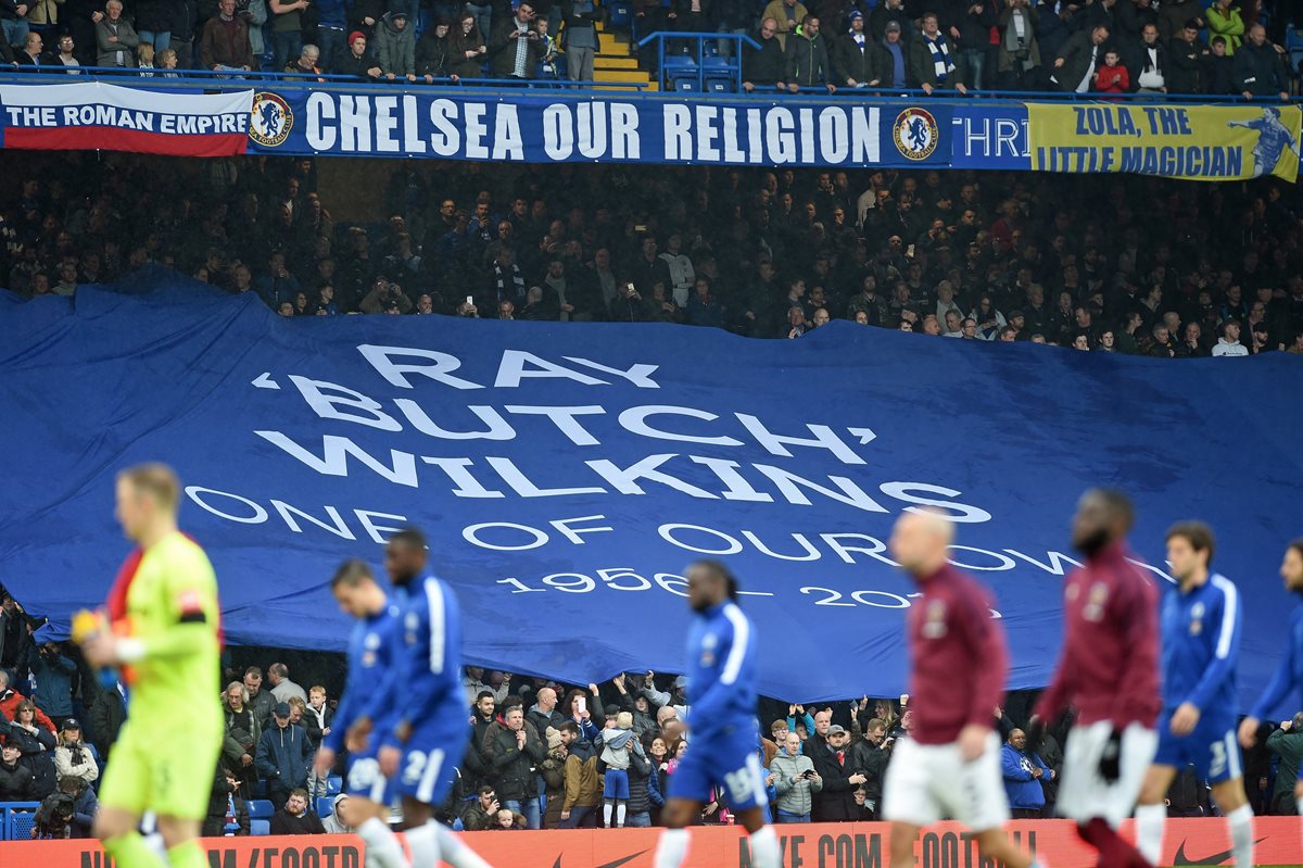 El Chelsea presentó una denuncia ante la Uefa por tratamiento que supuestamente recibieron sus seguidores por parte de la policía y los vigilantes. (Foto Prensa Libre: AFP)