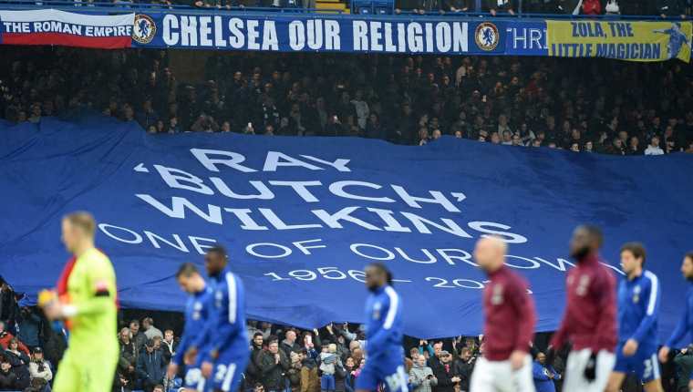 El Chelsea presentó una denuncia ante la Uefa por tratamiento que supuestamente recibieron sus seguidores por parte de la policía y los vigilantes. (Foto Prensa Libre: AFP)
