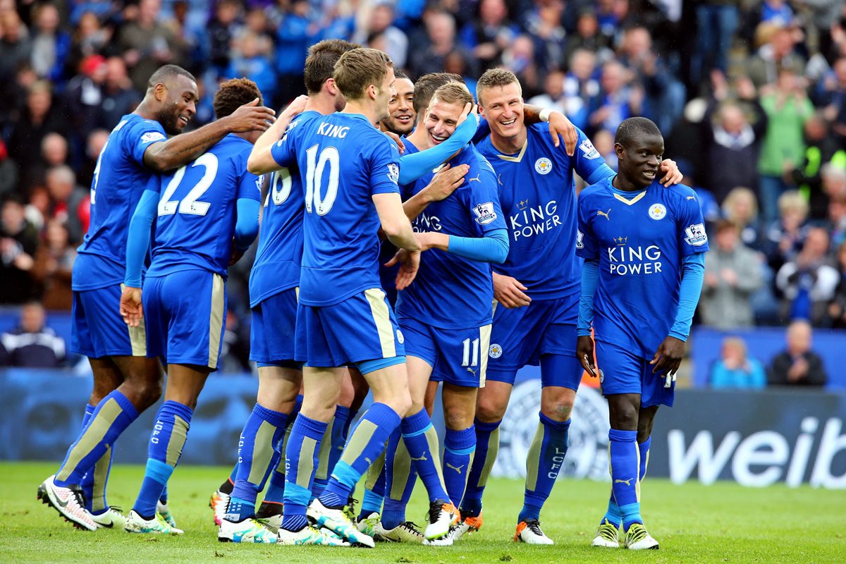 Leicester visitará el próximo domingo al Mánchester United y si gana se coronará campeón. (Foto Prensa Libre: EFE)