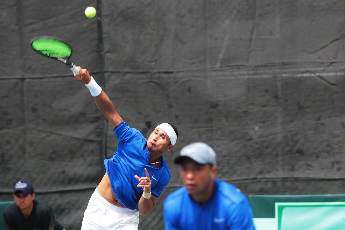 Guatemala tuvo que batallar más de tres horas para vencer a México en los dobles, de la Copa Davis. (Foto Prensa Libre: Norvin Méndoza)