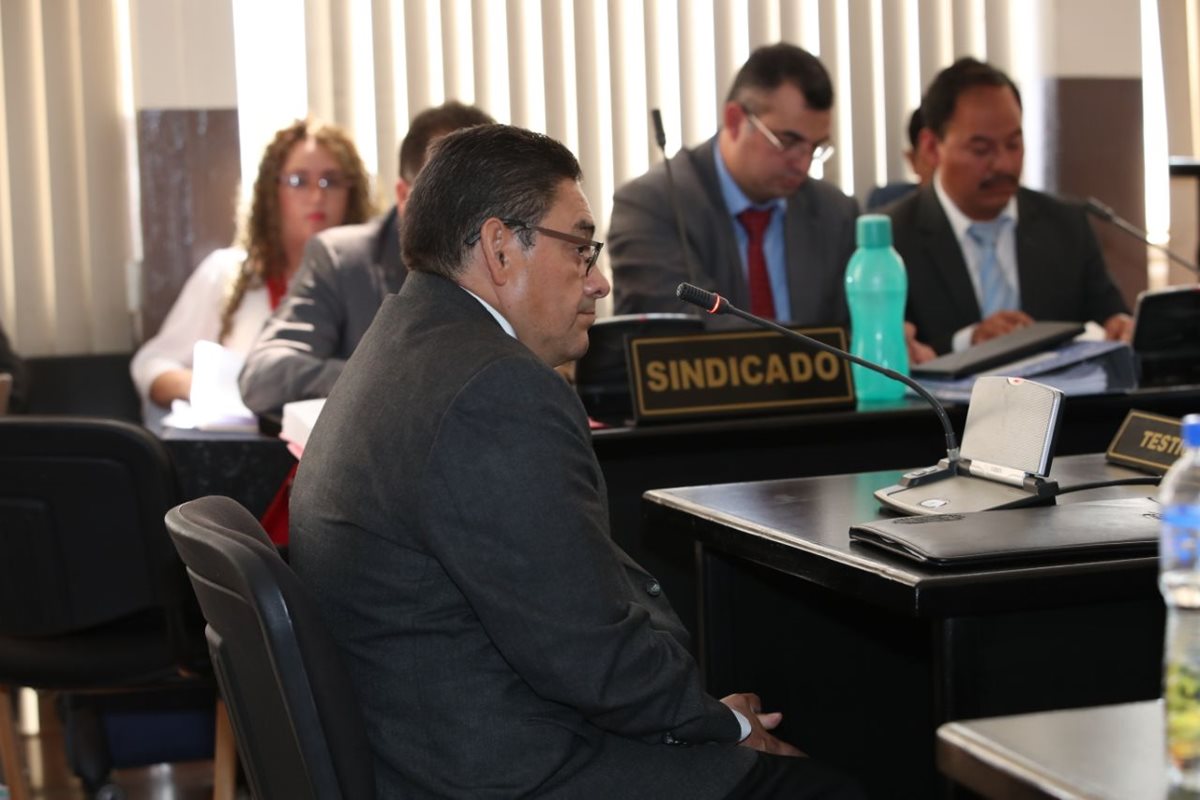 Nicolás García Fuentes, exdirector del Sistema Penitenciario, declaró en el proceso contra el abogado Benjamín Estrada por la fuga de la Patrona. (Foto Prensa Libre: Paulo Raquec)