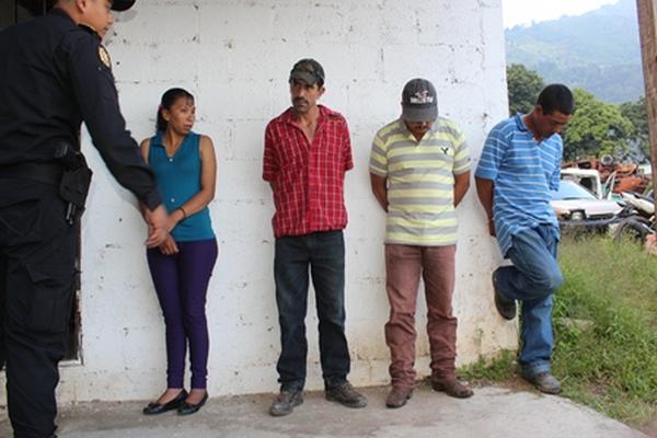 La Policía investiga si los detenidos integran una banda dedicada al robo de ganado. (Foto Prensa Libre: Oswaldo Cardona).