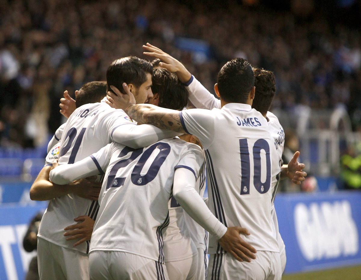El Real Madrid tiene la misión de ganar para seguir en la pugna por el título de La Liga. (Foto Prensa Libre: EFE)