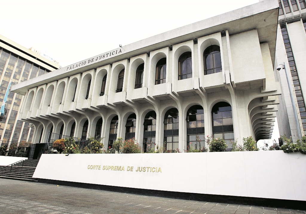 La Corte Suprema de Justicia ordenó suspender las órdenes de captura electrónicas por tiempo indefinido. (Foto Prensa Libre: Hemeroteca PL).