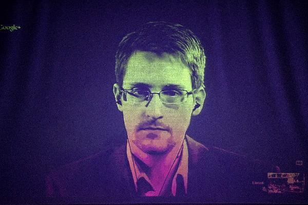 Edward Snowden, exanalista de inteligencia estadounidense reveló una vasta operación internacional de espionaje de EE:UU. (foto Prensa Libre :AFP)