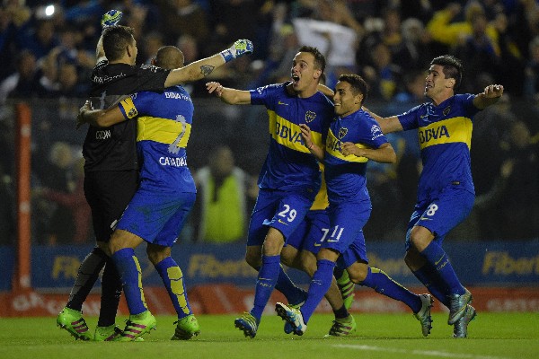 Los jugadores de Boca Juniors celebran la clasificación a las semis de la Copa Libertadores. (Foto Prensa Libre: AFP)