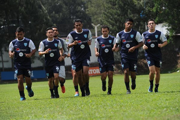 Los seleccionados nacionales trabajaron esta mañana en el Proyecto Goal, después de su regreso de Honduras (Foto Prensa Libre: Óscar Felipe)