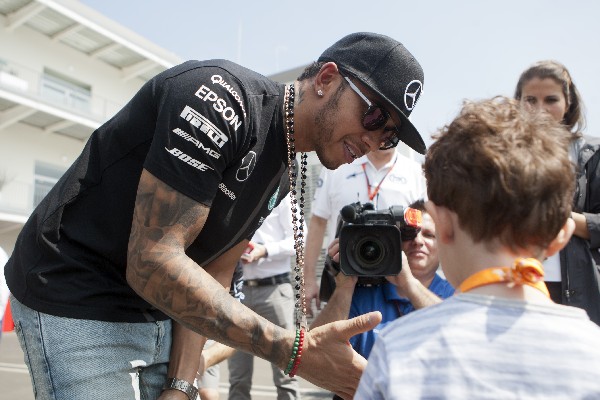 Lewis Hamilton, en el Autódromo Hermanos Rodríguez. (Foto Prensa Libre: AP)