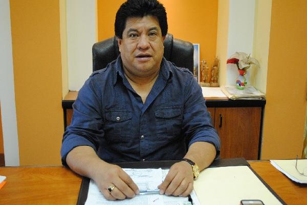 alcalde Miguel Bernardo Chavaloc, de 50 años, durante la entrevista con Prensa Libre.