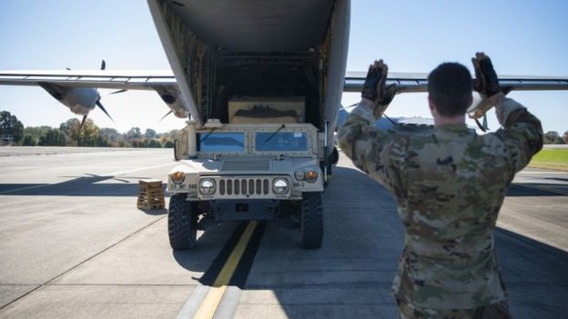Los funcionarios de EE.UU. han asegurado que los militares ofrecerán apoyo logístico a las agencias de seguridad. EPA