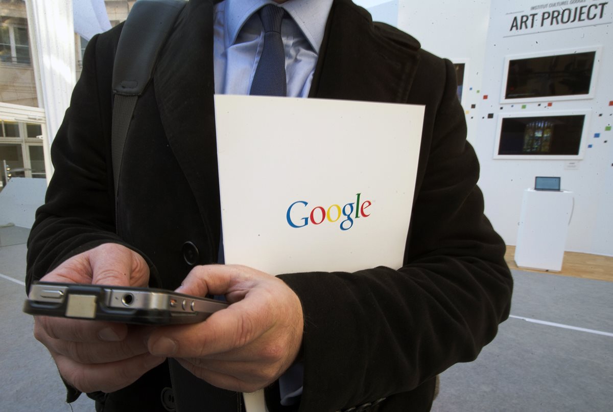 Google revela cifras del uso de Internet en smartphones. (Foto Prensa Libre: AP)