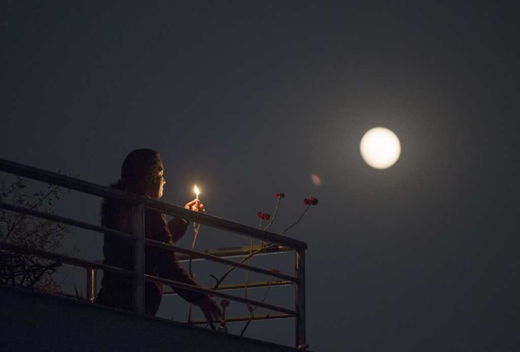 Así se observó la luna llena en Nepal.