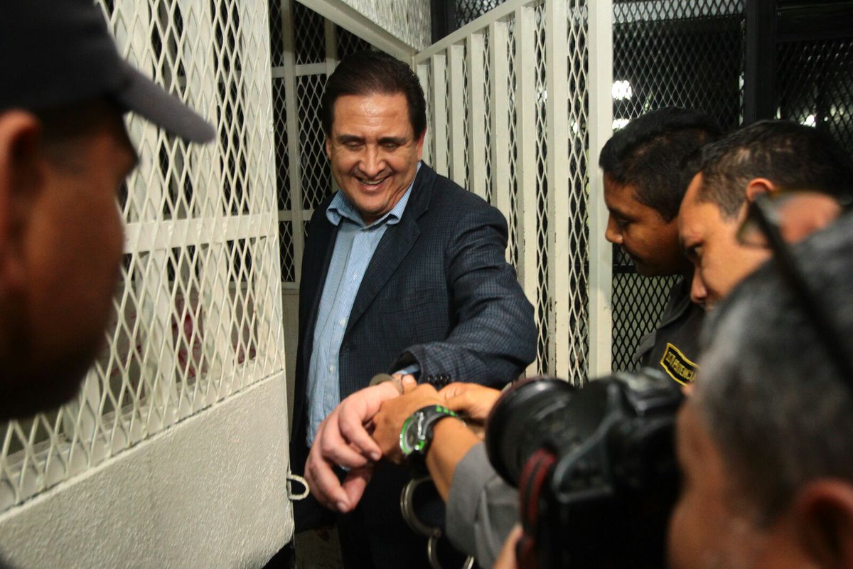 Gustavo Alejos es ingresado a la carceleta de Tribunales, el día de su captura. (Foto Prensa Libre: Hemeroteca PL)