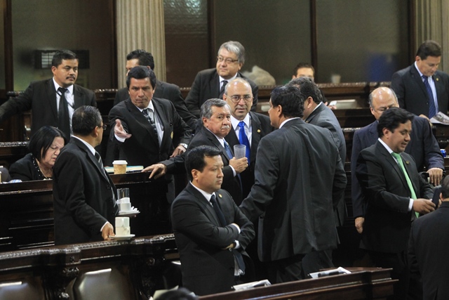Los congresistas han aprobado 35 de los 63 artículos que contiene la reforma. (Foto Prensa Libre: Esbin García)