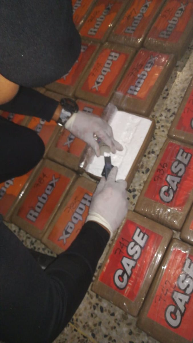 Agenda hace prueba de campo en los paquetes hallados. (Foto Prensa Libre: Cortesía)