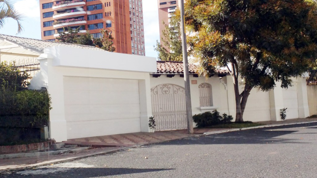 La casa del vicepresidete Jafeth Cabrera ubicada en la colonia La Cañada, zona 14. (Foto Prensa Libre: Cortesía)