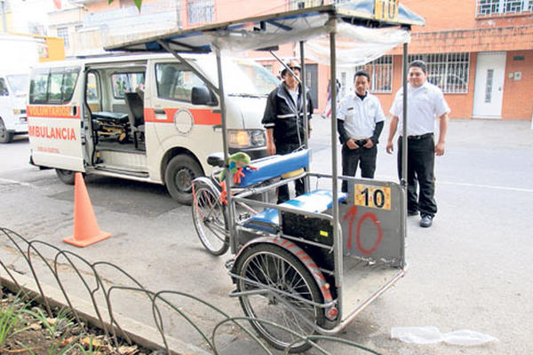 El bicitaxi que conducía Saúl Salomón Estrada Paz quedó sobre la avenida Centroamérica y 18 calle, zona 1, donde fue ultimado por un hombre que se hizo pasar por usuario.