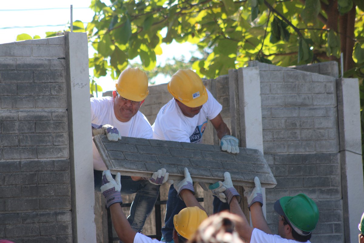Fotografía tomada durante el proceso de construcción del aula en Escuintla. (Foto Prensa Libre: Fedefut)