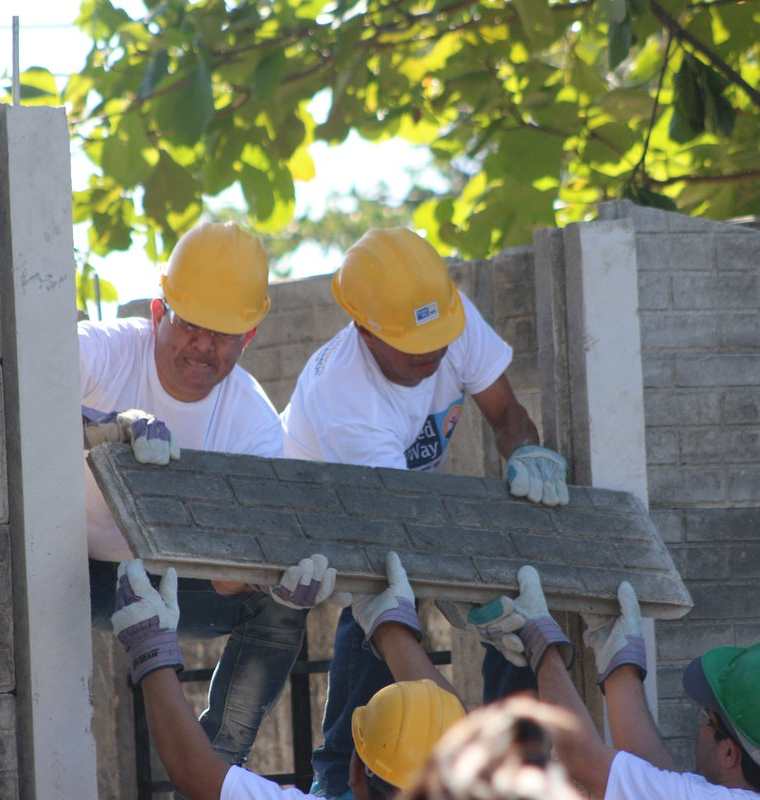 Fotografía tomada durante el proceso de construcción del aula en Escuintla. (Foto Prensa Libre: Fedefut)