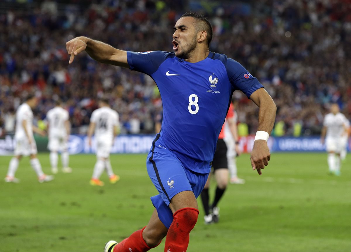 Payet, delantero de Francia, marcó el gol que sepultó a los albanos. (Foto Prensa Libre: AP)