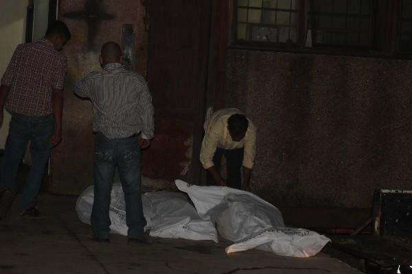 Los cadáveres de las cuatro víctimas fueron llevados a la morgue del Inacif de Puerto Barrios, Izabal, ya que en la aldea El Milagro, Lívingston, había muchas personas que interrumpían la diligencia.