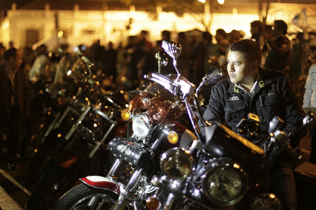 Miles de motociclistas comienzan una nueva peregrinación hacia la Basílica de Esquipulas, Chiquimula. (Foto Prensa Libre: Edwin Bercián)