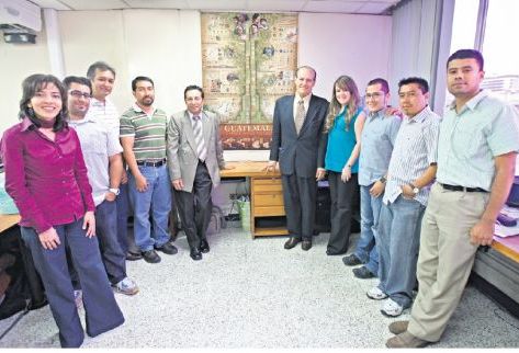 El proyecto Guatemala Libre Crezca Fecunda, publicado por Prensa Libre en septiembre del 2009, ganó medalla de plata en los Premios Internacionales Malofiej de Infografía, creados por la Universidad de Navarra,  España.
