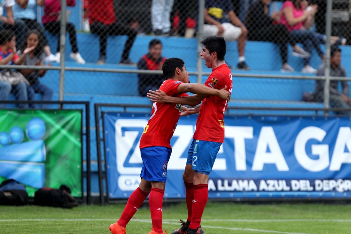 Altán regaló a su afición un triunfo que les permite acercarse a las primeras posiciones del Clausura 2018. (Foto Prensa Libre: Carlos Vicente)