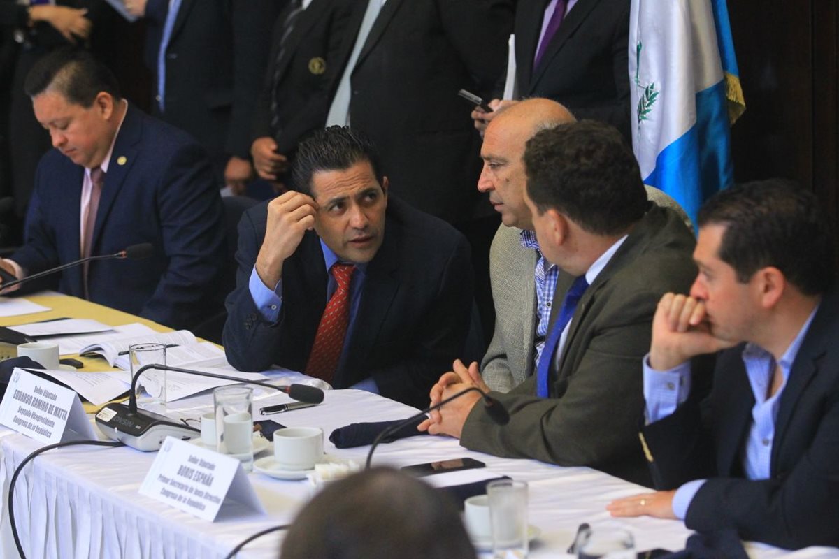Diputados acordaron en la reunión de jefes de bloque que se retome en el Pleno el antejuicio contra el presidente Jimmy Morales. (Foto Prensa Libre: Álvaro Interiano)
