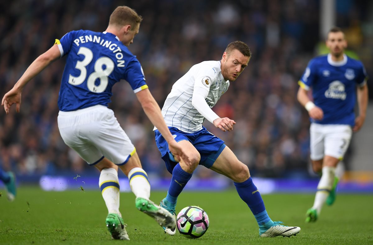 El delantero del Leicester City Jamie Vardy uno de los hombres más peligrosos del equipo inglés. (Foto Prensa Libre: AFP)
