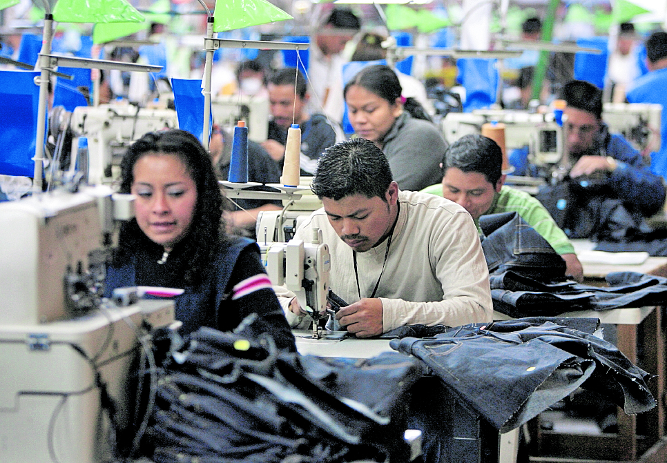 El pliego salarial para la maquila y la exportación es de Q82.46, con ingreso total de Q2 mil 758.16, más la bonificación de ley de Q250. (Foto Prensa Libre: Hugo Navarro)