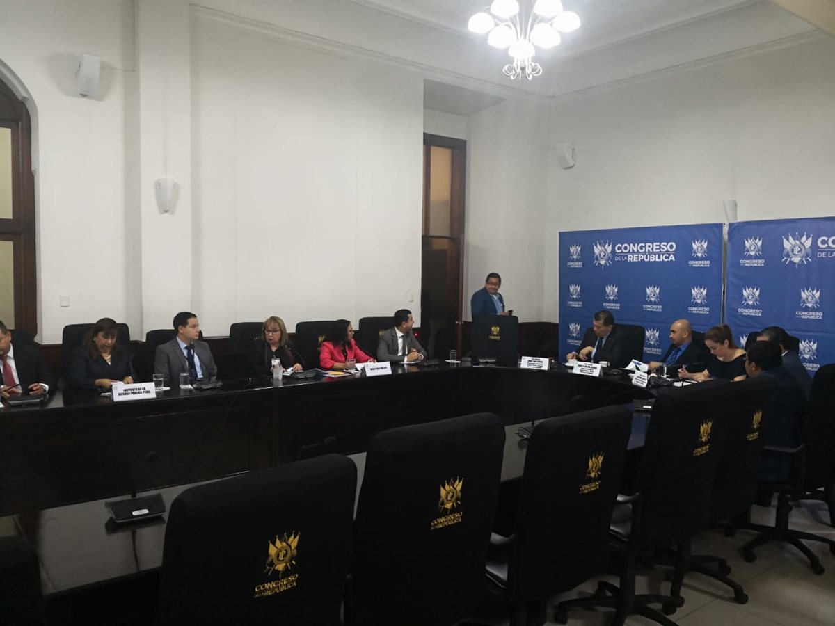 Los miembros de la Comisión de Finanzas del Congreso dictaminaron el proyecto de presupueto 2019. (Foto Prensa Libre: Carlos Álvarez)