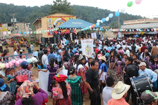 Pobladores de Paxtocá celebran cambio de categoría.