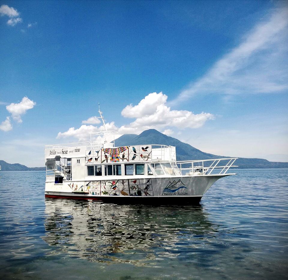 Crucero Atitlán, empezó ayer su servicio para recorridos al lago. (Foto, Prensa Libre: Facebook Francisco Sandoval)