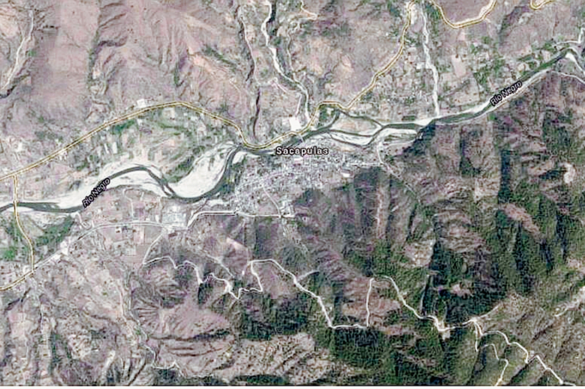 En Sacapulas,  Quiché, la PNC capturó a Domingo Castro, alcalde auxiliar,  señalado de violación contra dos de sus nietas menores de edad. (Foto Prensa Libre: Google Maps)