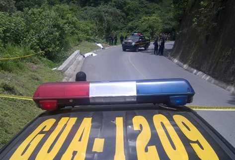 Los presuntos pandilleros atacaron dos patrullas en antigua ruta a Chinautla. (Foto Prensa Libre: Erick Ávila)