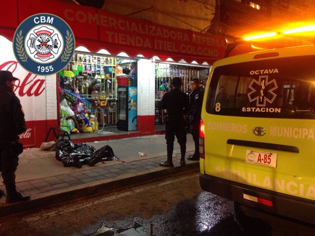 El guardia de privado Emilio Si Cu de 30 años murió en la zona 6, la víctima custodiaba un local comercial. (Foto Prensa Libre: CBM)