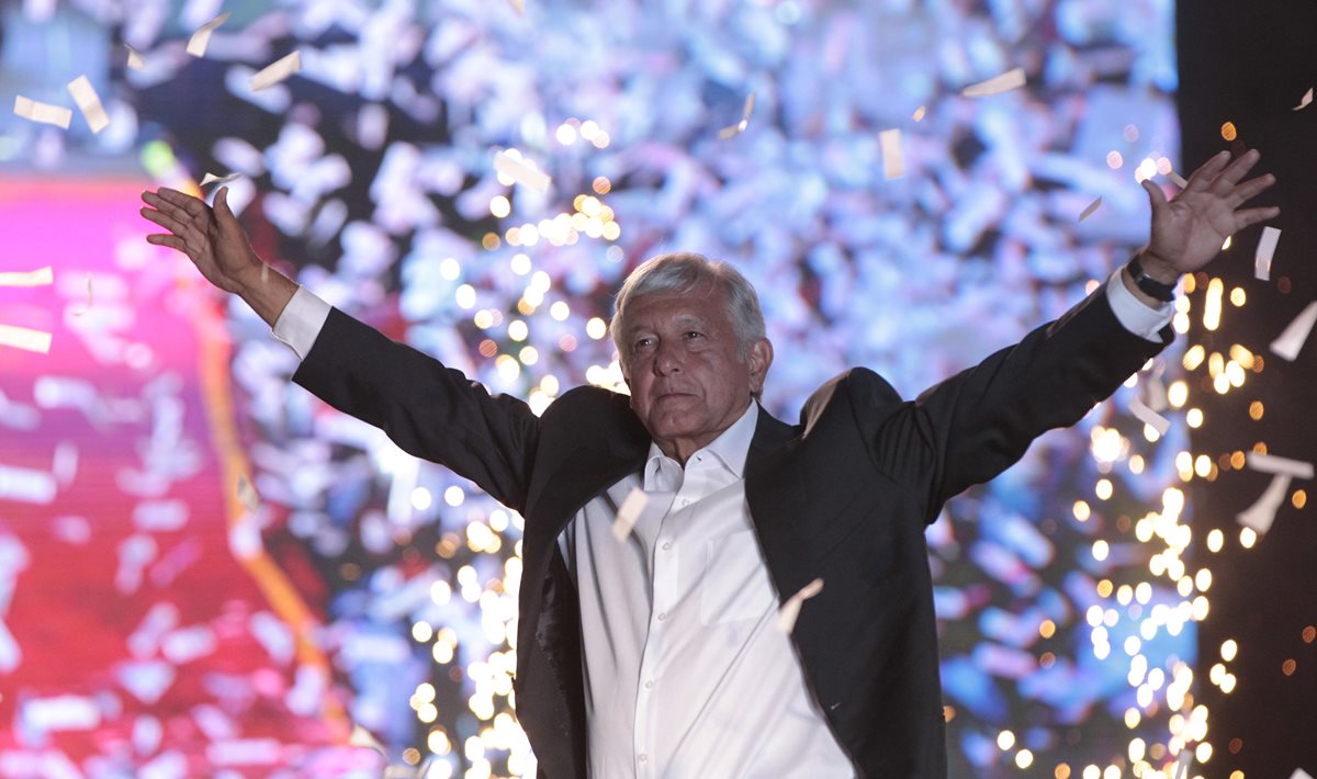 Sondeos ya dan como virtual ganador de la Presidencia de México a Andrés Manuel López Obrador. (Foto Prensa Libre: EFE)