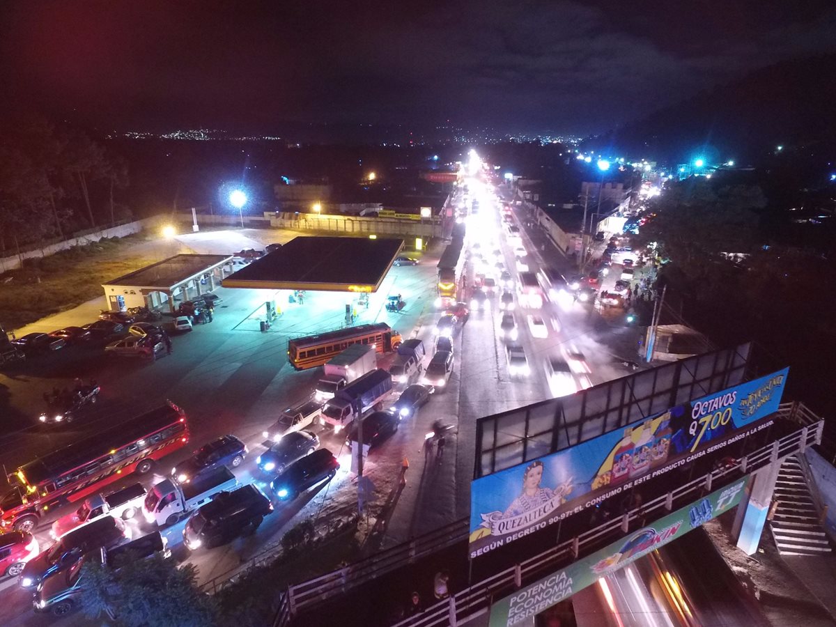 Imágenes captadas por un dron del problema del tránsito en Chimaltenango. (Foto Prensa Libre: Víctor Chamalé)