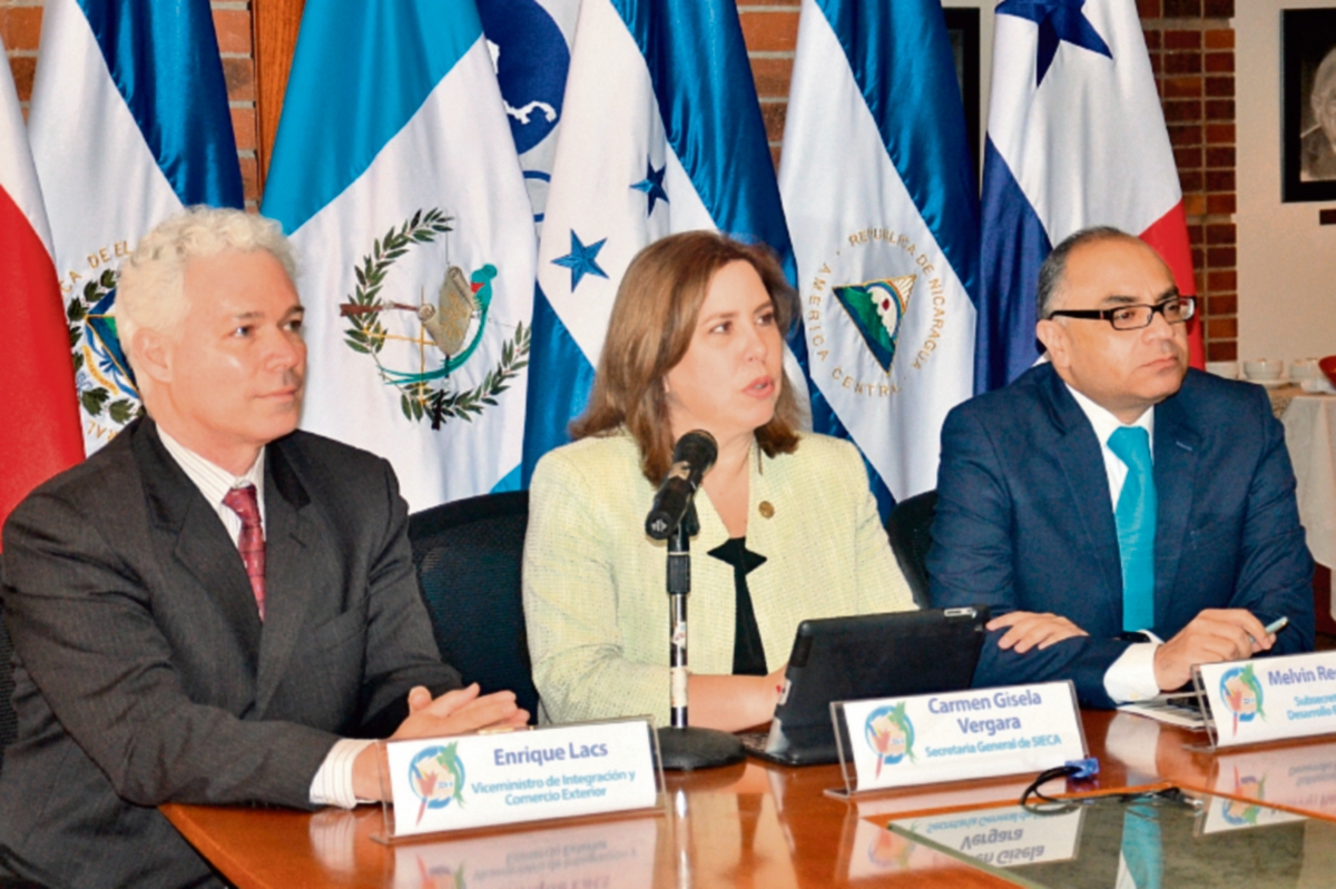 Representantes de Economía, Sieca y Honduras informaron de los avances de la Unión. (Foto Prensa Libre: cortesía Sieca)