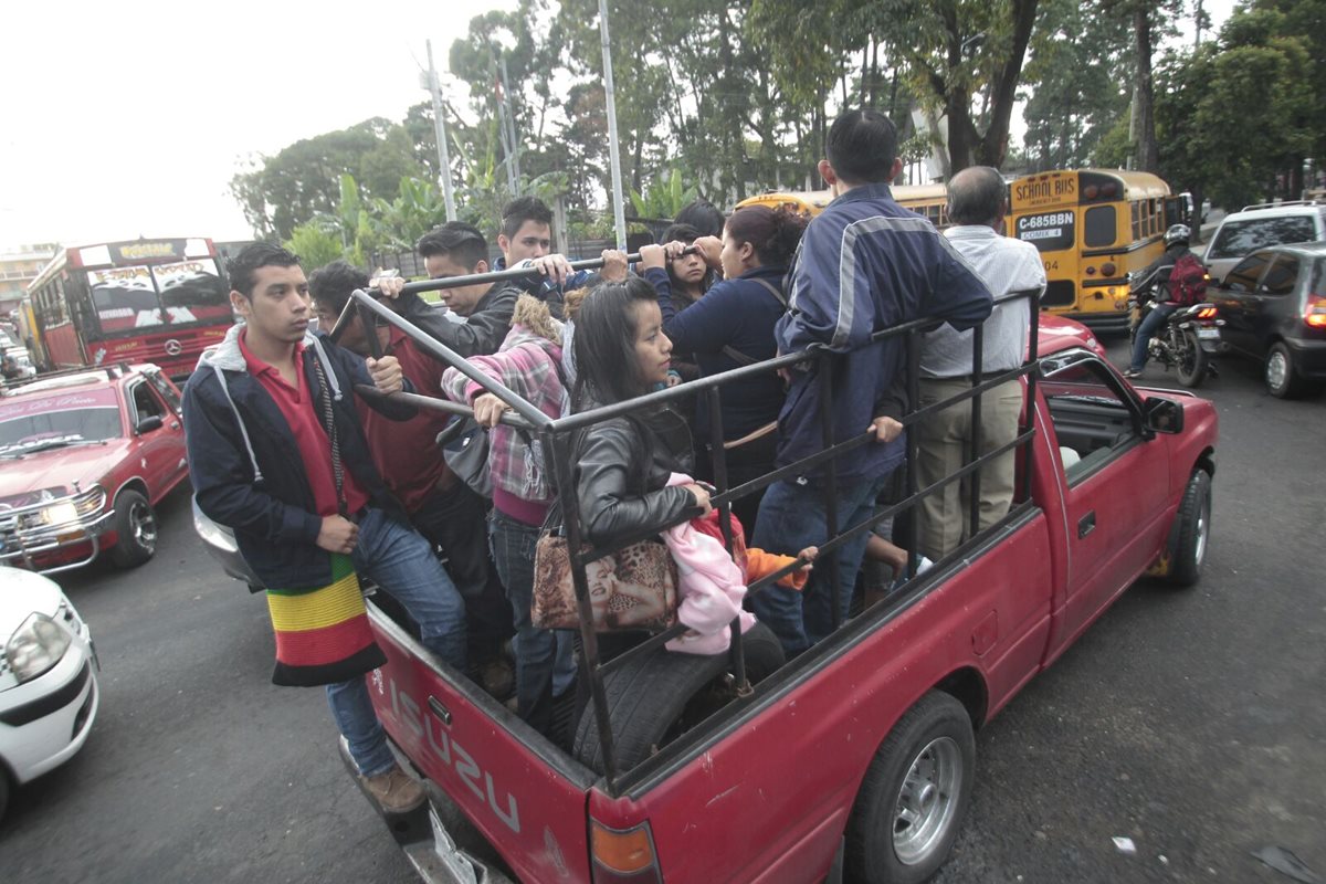 Un nuevo paro de autobuses afecta a vecinos de cuatro colonias en la zona 7 capitalina. (Foto Prensa Libre: Érick Ávila)