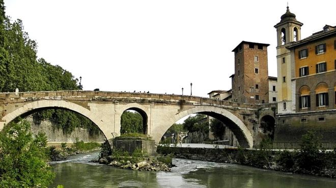 El puente de Fabricio es el más antiguo de Roma y el que mejor se conserva de la época del Imperio Romano. WIKIMEDIA