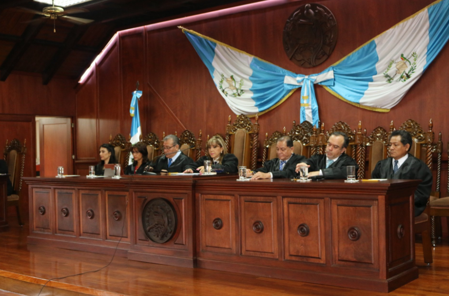 Magistrados de la Corte de Constitucionalidad emiten resolución sobre consulta a la Iniciativa 5111. (Foto Prensa Libre: Jorge Ovalle)