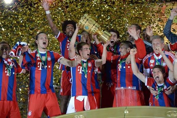 El Bayern levantó su segundo título de la temporada. (Foto Prensa Libre: EFE)