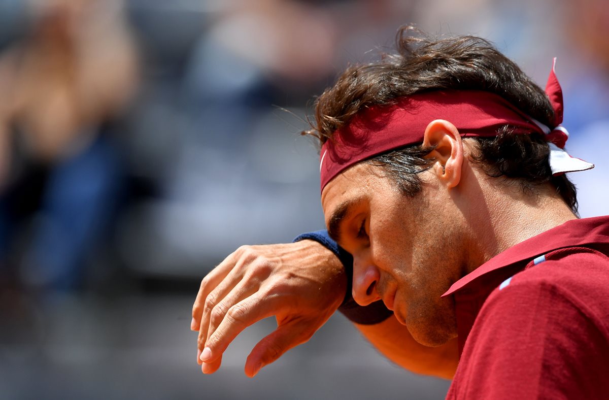 El tenista suizo Roger Federer, que cayó hoy en los octavos del torneo de Roma. (Foto Prensa Libre: AFP)