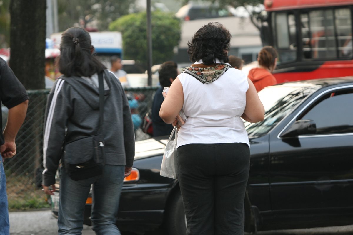 Tres cuartas partes de los adultos de Centroamérica tienen obesidad, condición que lleva a padecimientos crónicos. (Foto Prensa Libre: Hemeroteca)
