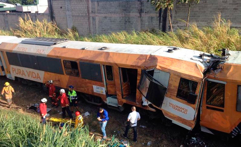Choque de trenes en Costa Rica deja 245 heridos